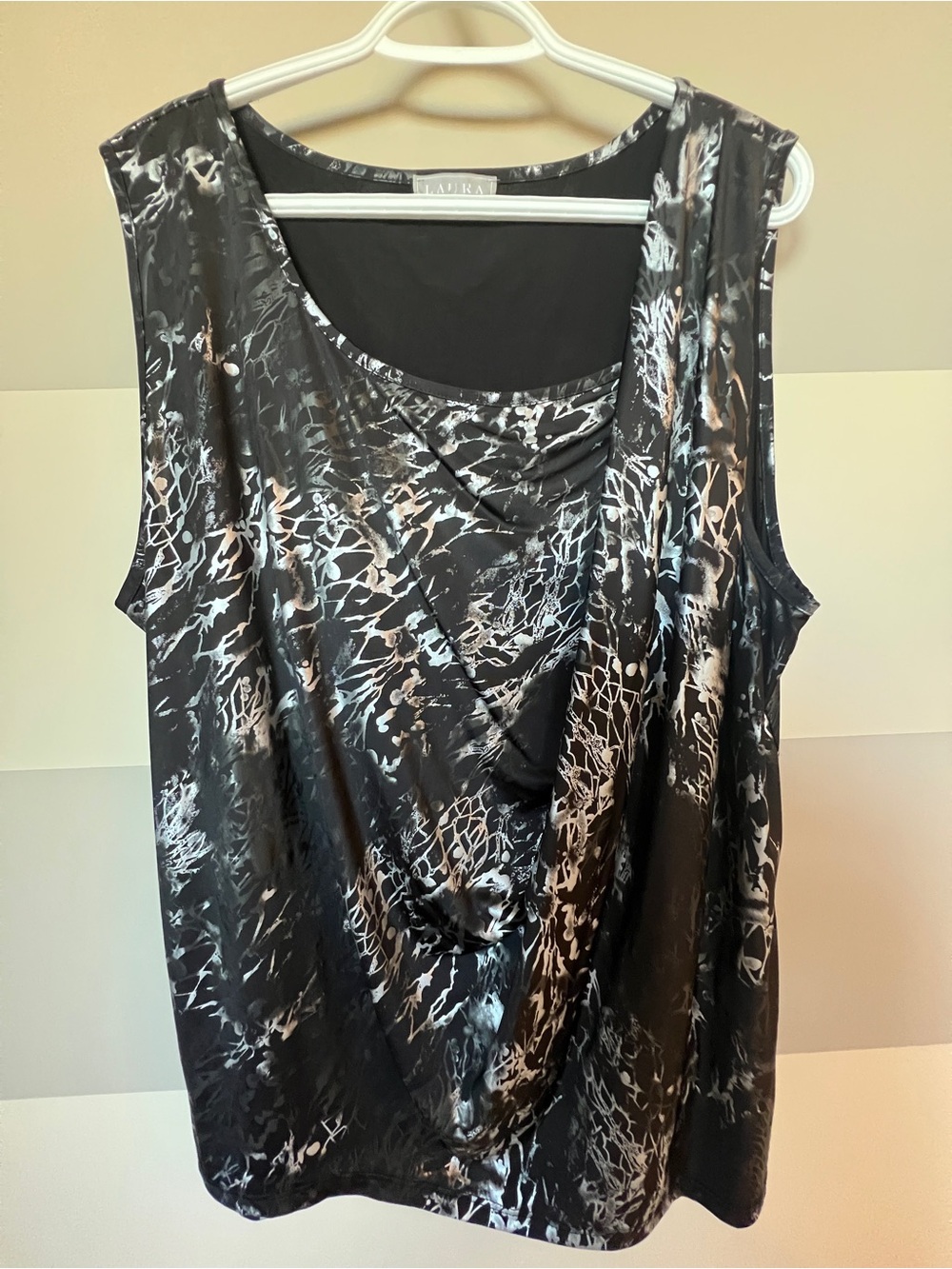 Laura Plus 1X dressy tank top - metallic silver and black EUC